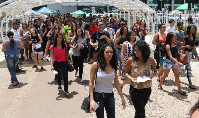 Dos 47 milhes de jovens brasileiros, 31 milhes esto sem ocupao ou na informalidade