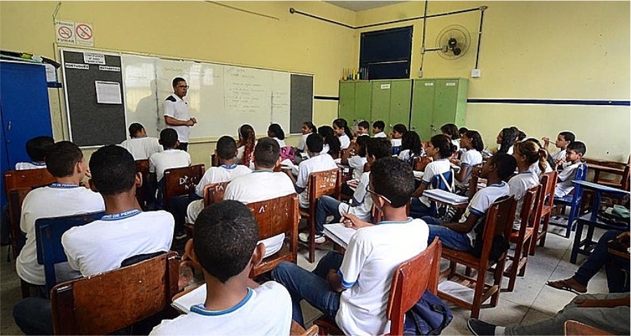 Professores brasileiros enfrentam excesso de alunos e de trabalho