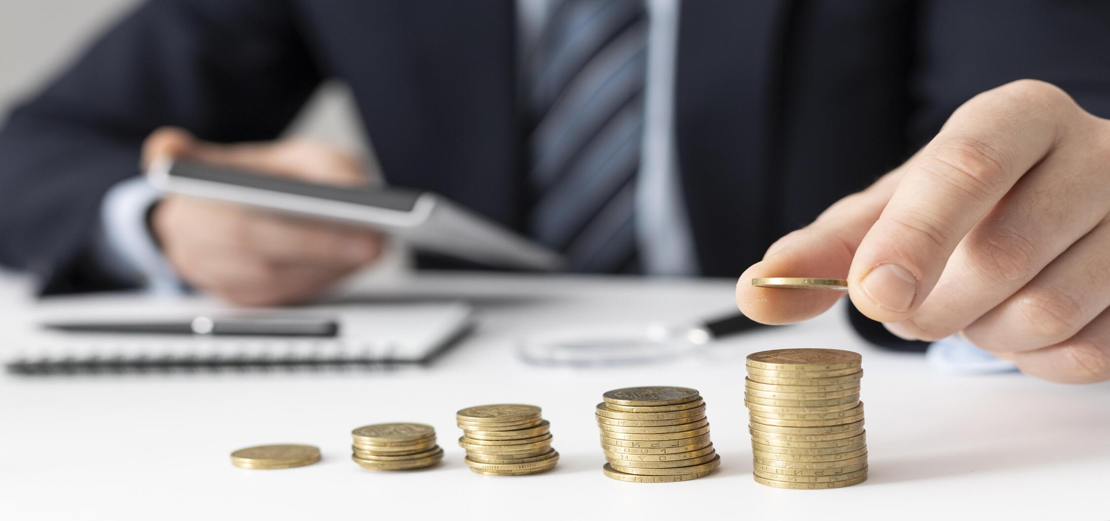 variedade-de-elementos-de-negocios-financeiros-de-vista-frontal (2)
